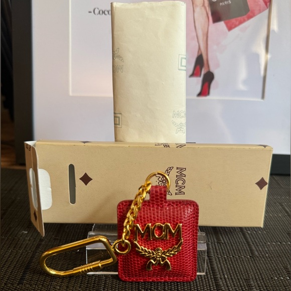 🎁Giftable!🎁 NIB MCM Red Pebbled Leather Keychain/Bag Charm - Unisex! - Picture 3 of 7